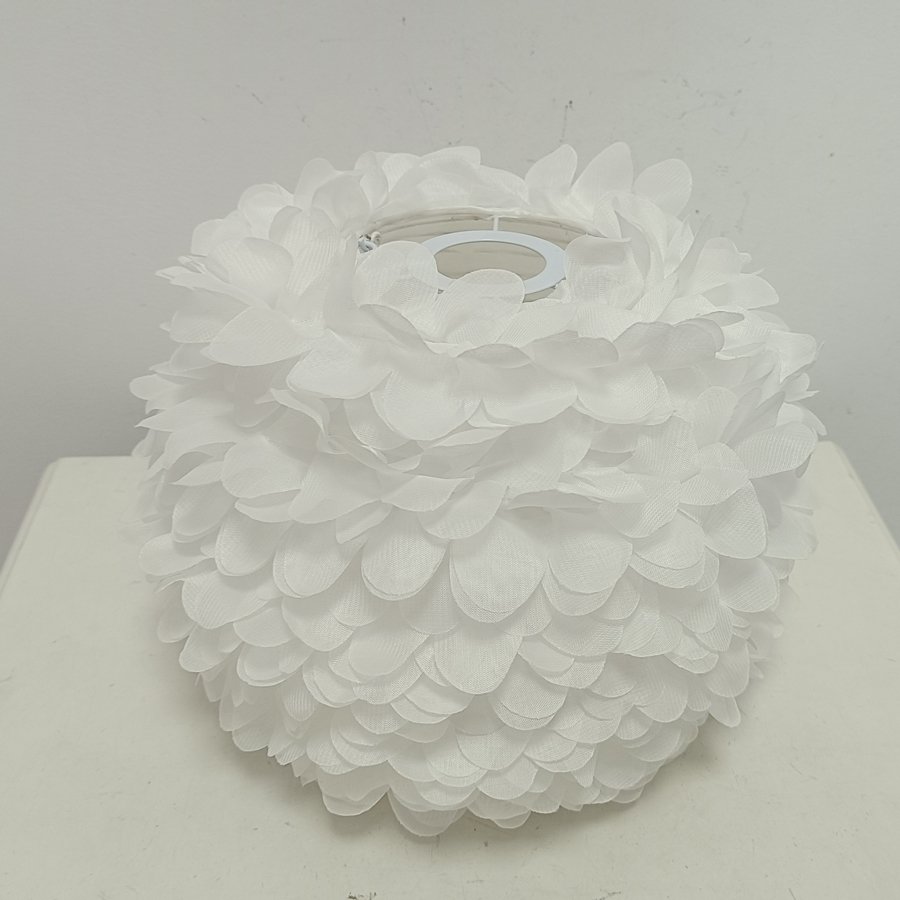 White Fabric Petal Sphere Lampshade, Romantic Flower Shaped Lamp Shade for Pendant Light Table Lamp Home Decor