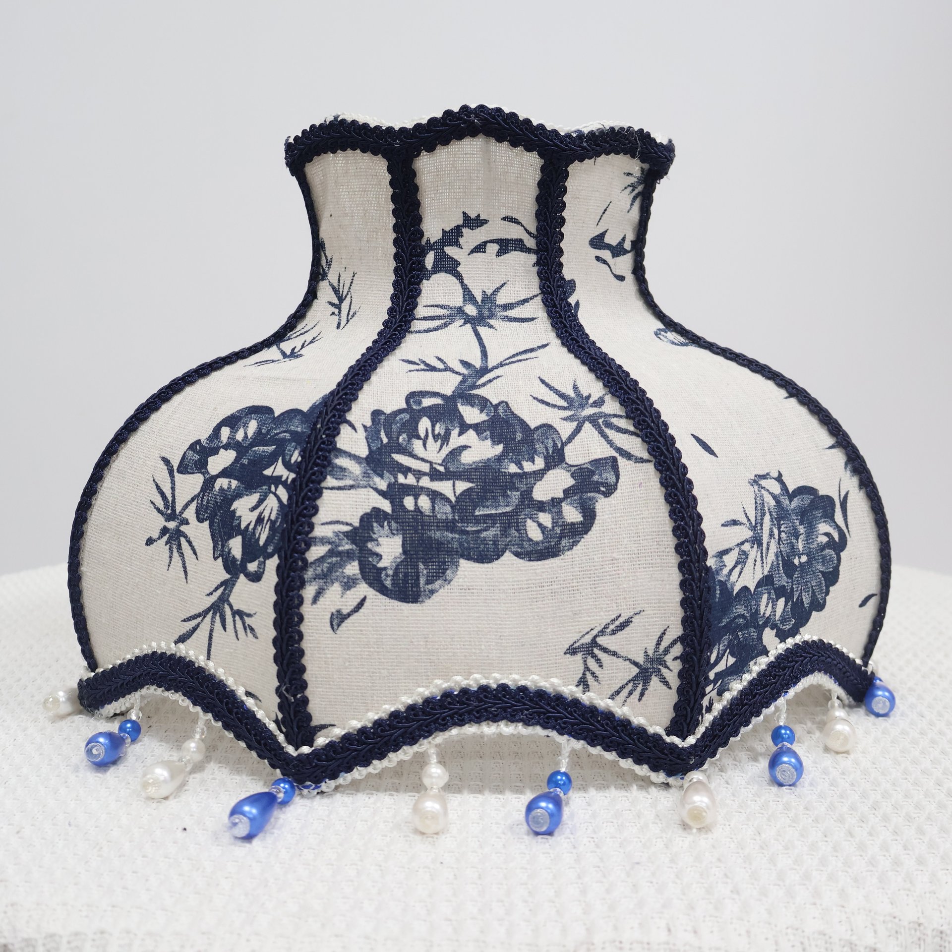 Vintage Chrysanthemum Pattern Silk-Cotton Fabric Blue and White Pearl Pendant Light Shade