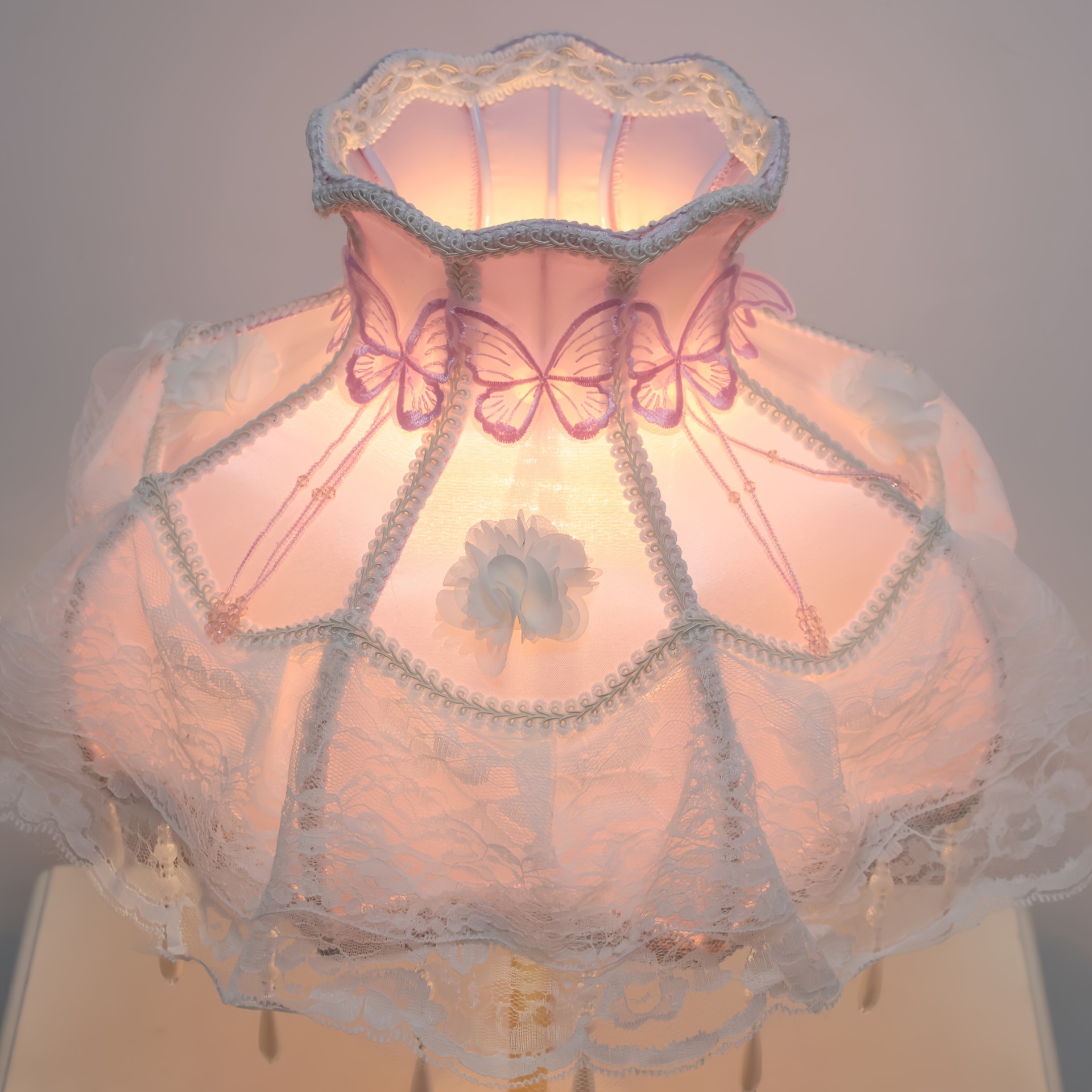 Viral Coquette Pink Lace Table Lamp Butterfly Floral Pearl Tassel Princess Bedside Lamp Aesthetic Romantic Decor Night Light for Bedroom Dresser Gift