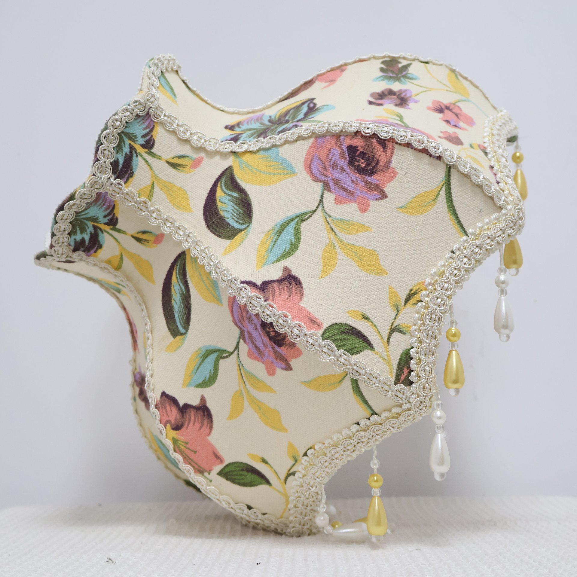 Vintage Floral Fabric Table Lamp with Bead Tassels, French Country Style Bedside Desk Lamp for Bedroom Living Room Home Decor