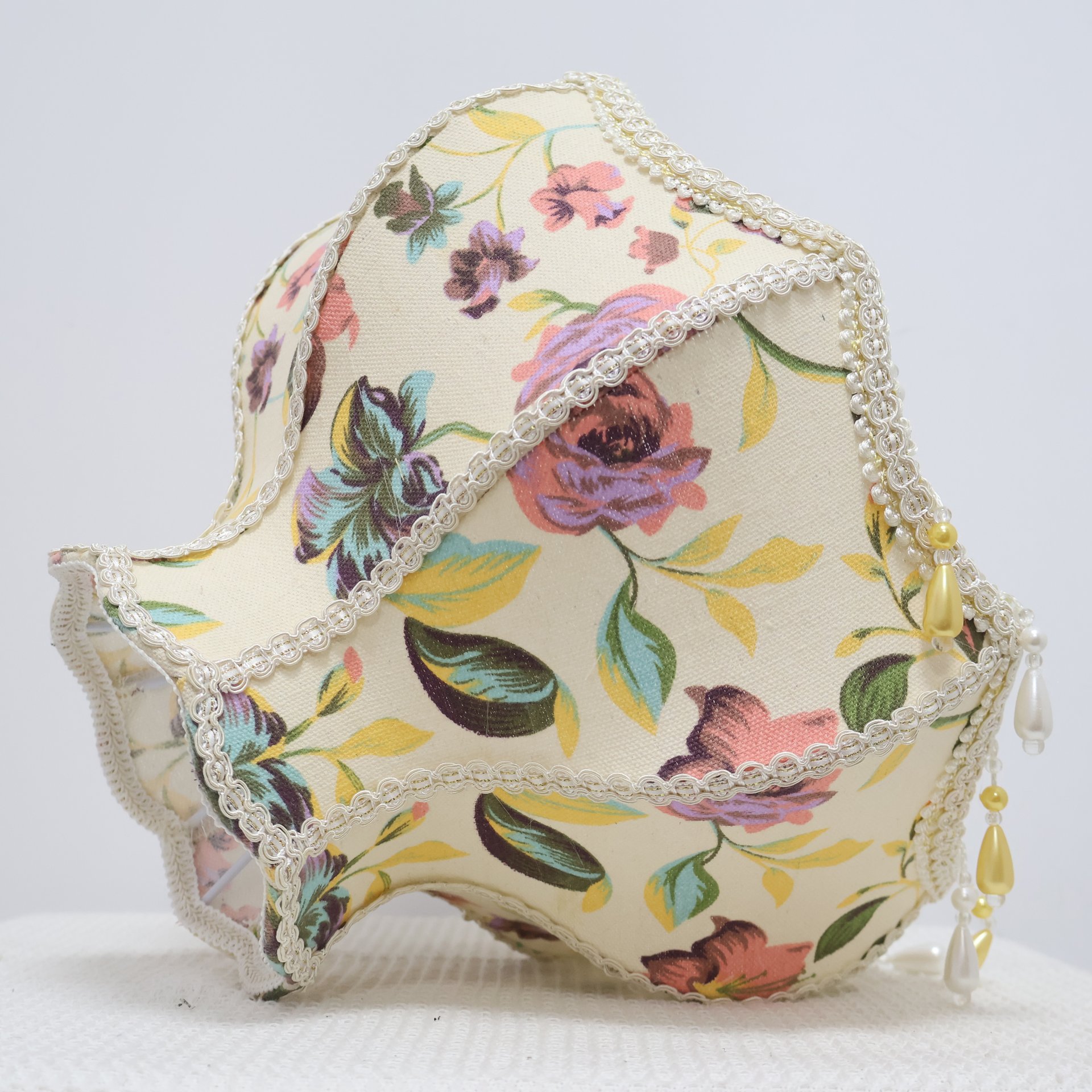 Vintage Floral Fabric Table Lamp with Bead Tassels, French Country Style Bedside Desk Lamp for Bedroom Living Room Home Decor