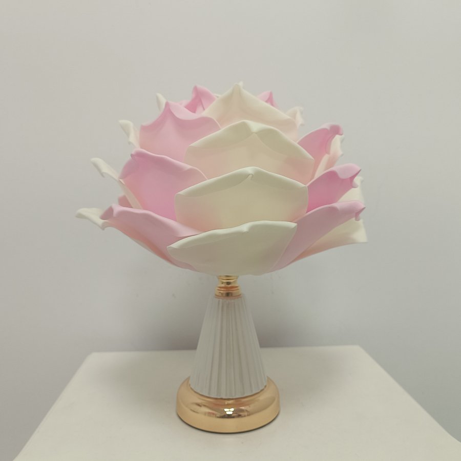Pink‑white gradient large rose flower table lamp, ceramic‑texture base bedroom bedside lamp, romantic wedding‑room atmosphere decorative table lamp
