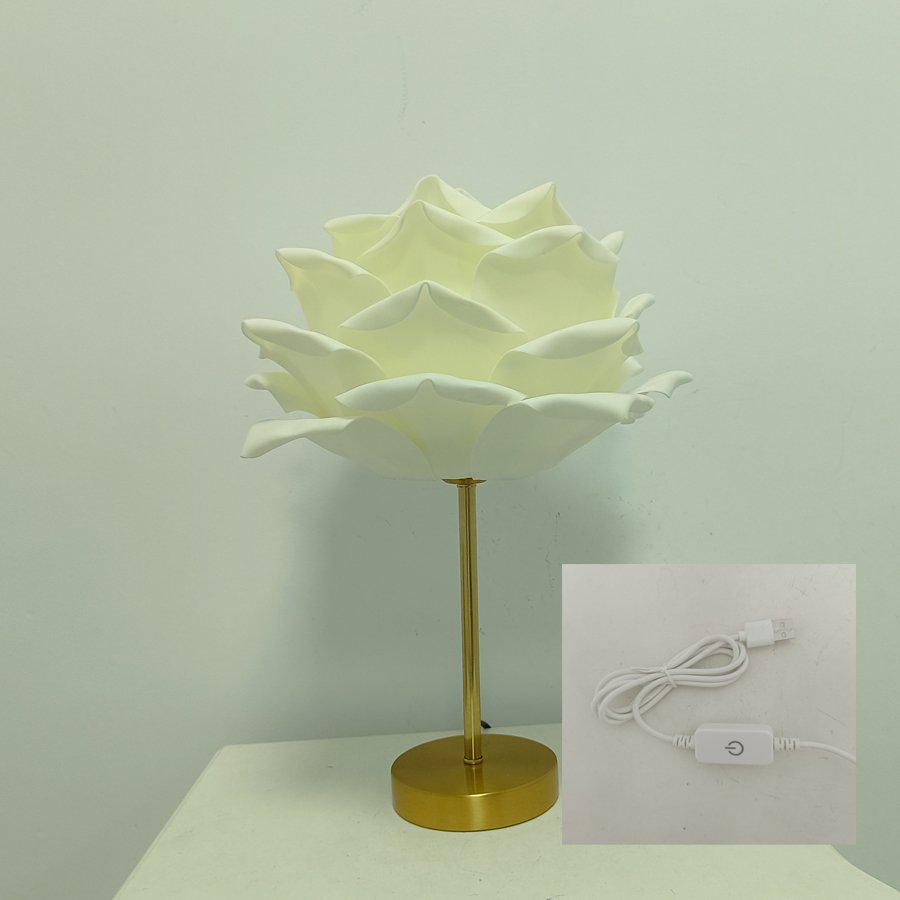 Desktop Table Lamp with Simulated Large Rose‑Petal Shape, Romantic Small Table Lamp for Bridal Chamber and Homestay Decoration