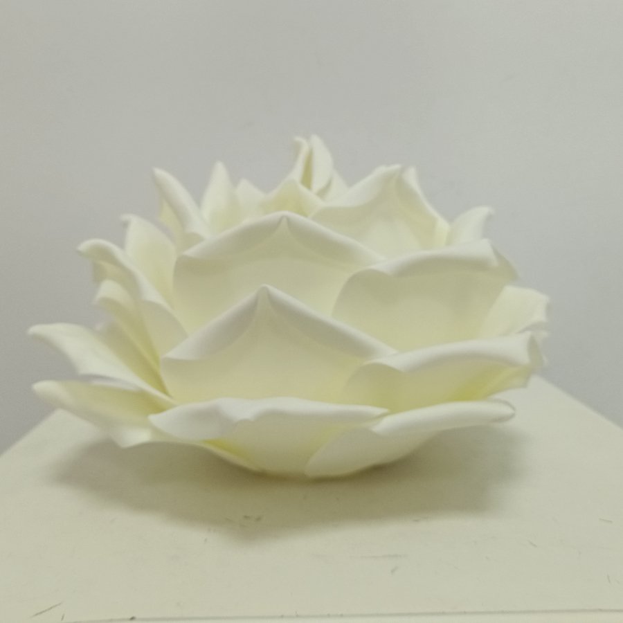 Pink‑white gradient large rose lampshade, 3D flower‑shaped lampshade, replacement shell for bedroom and wedding‑room table lamps and wall lamps, simulated large rose fabric lampshade, petal‑shaped lampshade