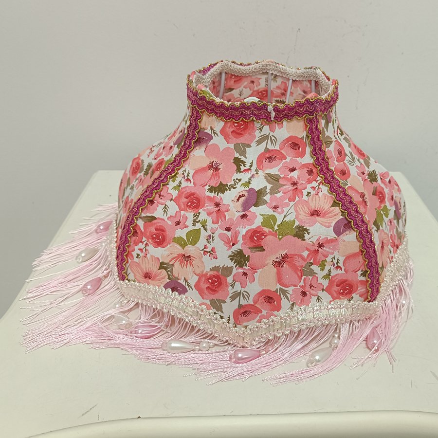 Flower‑Princess Pearl Tassel Lampshade, Girlish‑Style Wedding Room Fabric Table Lamp Shade, Decorative Replacement Shell for Atmosphere‑Creating Bedroom Table Lamp