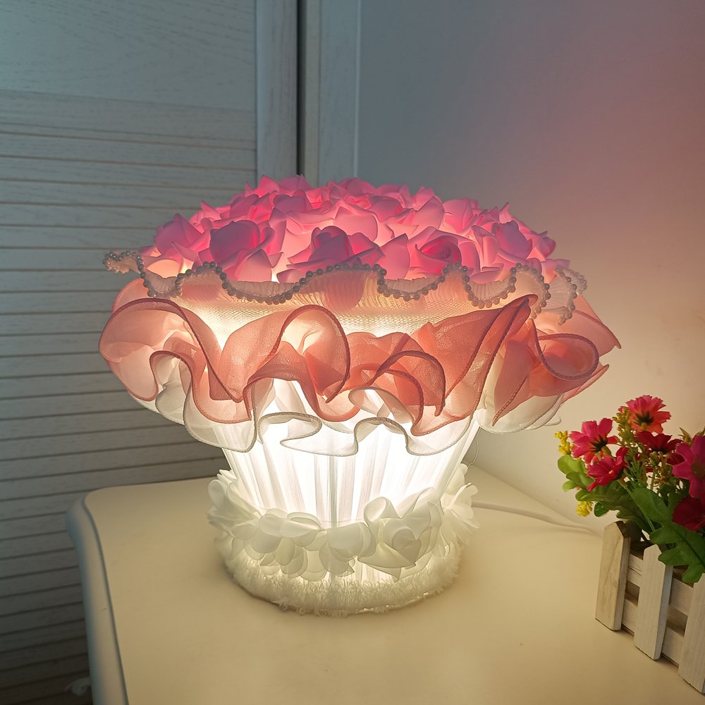 Desk‑shaped table lamp with simulated rose bouquet, pink rose bouquet‑style table lamp, small decorative table lamp with pearl tulle lace for gentle and romantic bedroom gifting