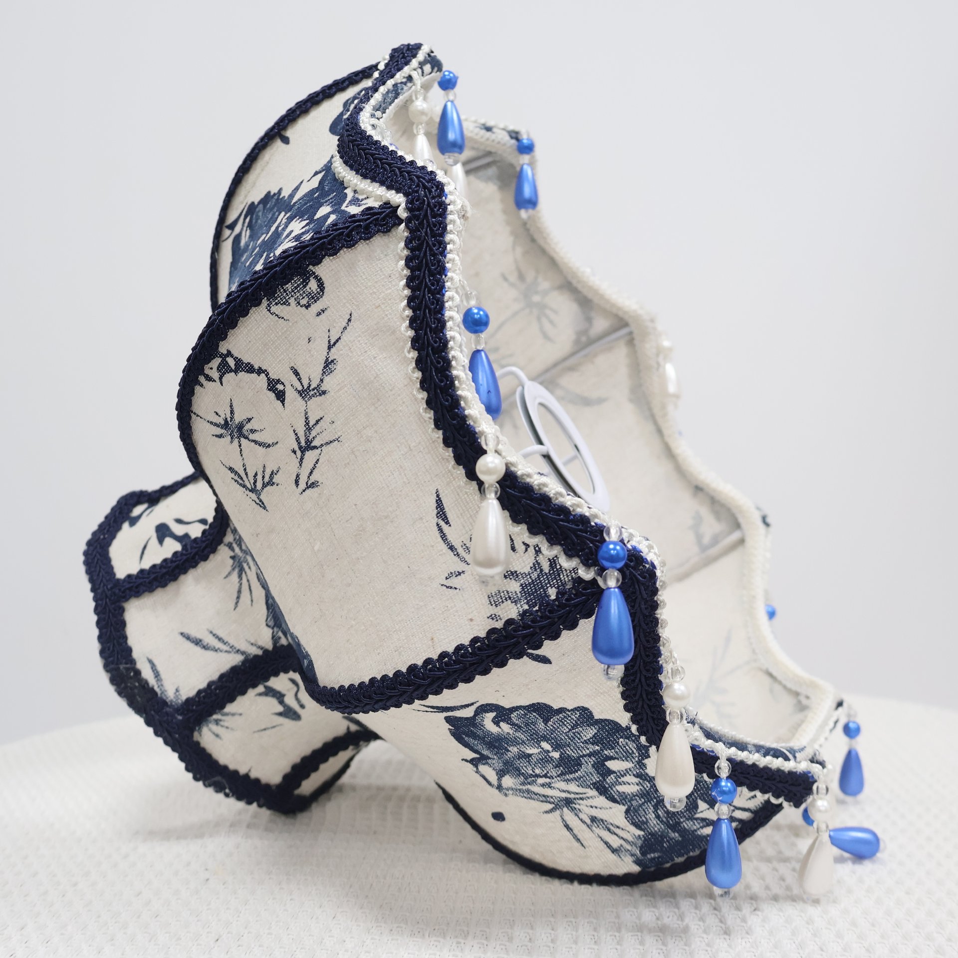 Vintage Chrysanthemum Pattern Silk-Cotton Fabric Blue and White Pearl Pendant Light Shade
