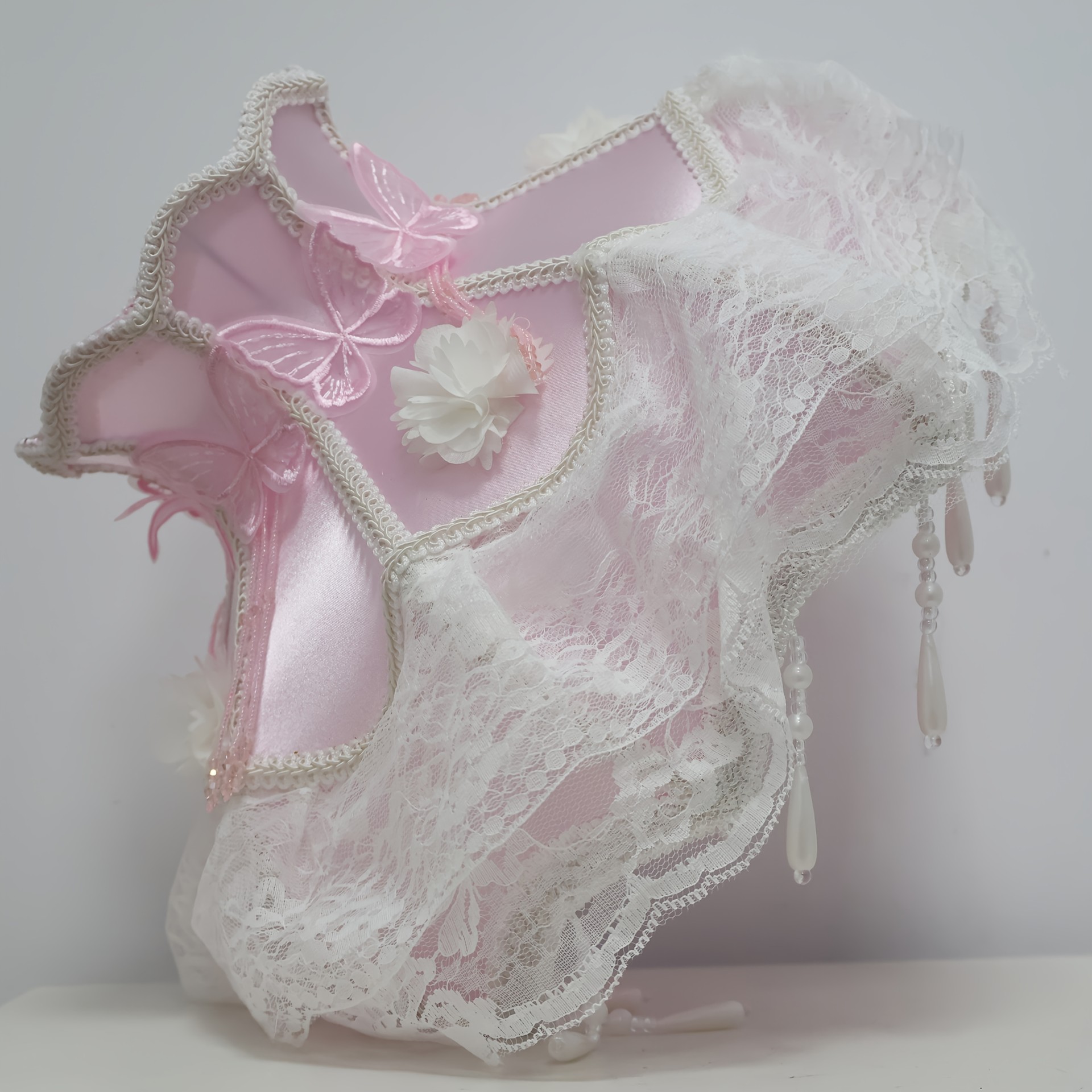 Viral Coquette Pink Lace Table Lamp Butterfly Floral Pearl Tassel Princess Bedside Lamp Aesthetic Romantic Decor Night Light for Bedroom Dresser Gift
