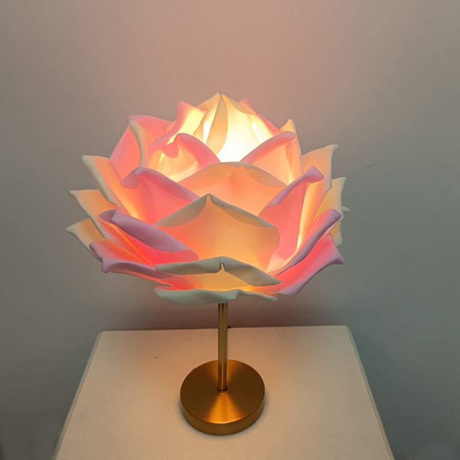 Desktop Table Lamp with Simulated Large Rose‑Petal Shape, Romantic Small Table Lamp for Bridal Chamber and Homestay Decoration