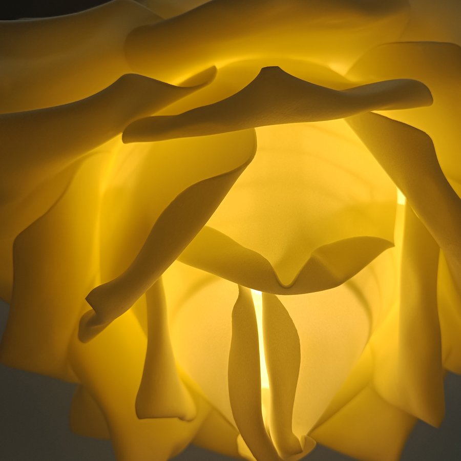Pink‑white gradient large rose lampshade, 3D flower‑shaped lampshade, replacement shell for bedroom and wedding‑room table lamps and wall lamps, simulated large rose fabric lampshade, petal‑shaped lampshade