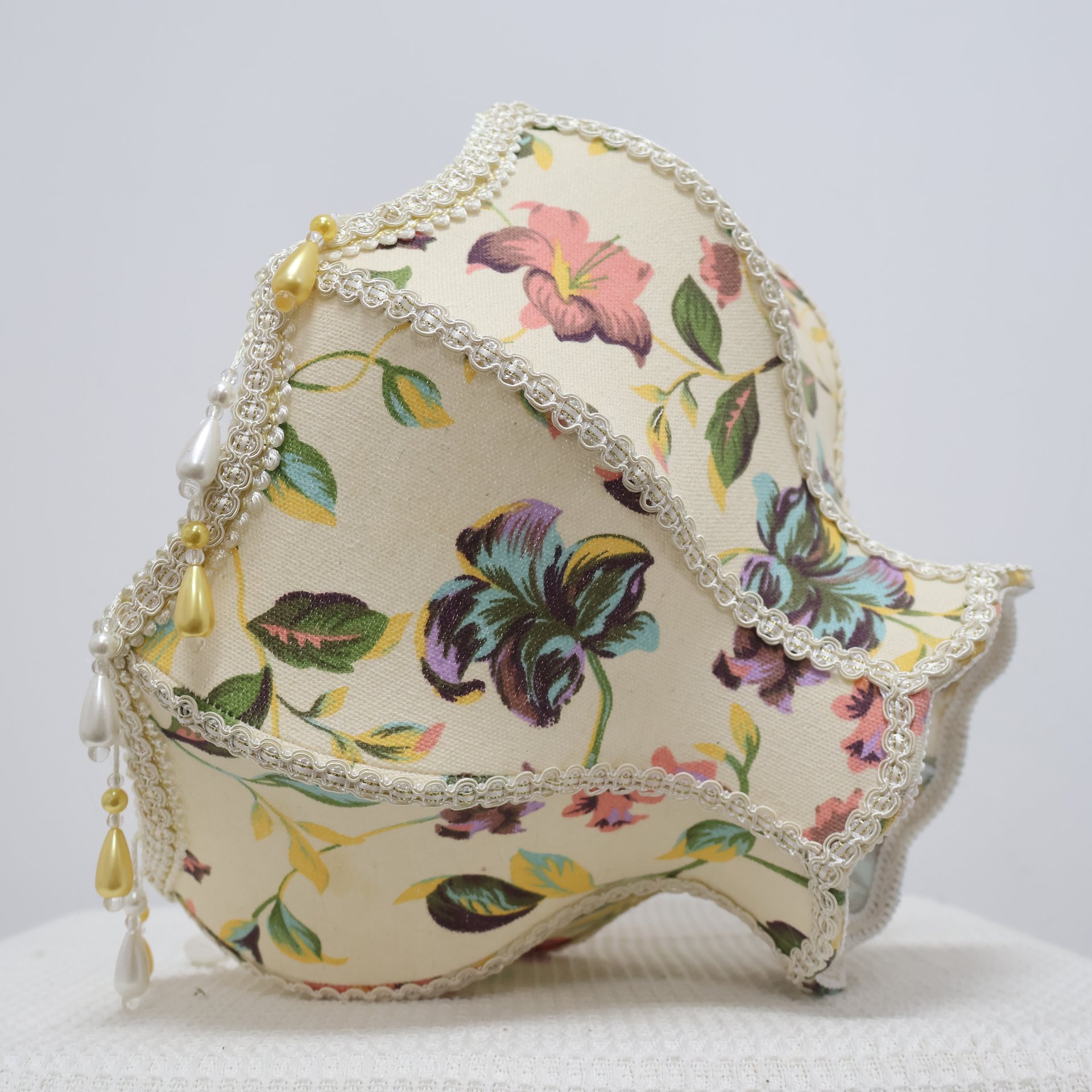 Vintage Floral Fabric Table Lamp with Bead Tassels, French Country Style Bedside Desk Lamp for Bedroom Living Room Home Decor