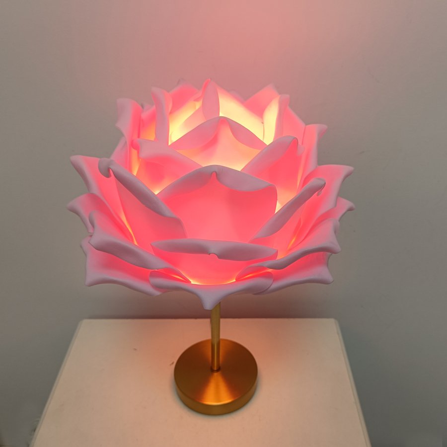 Desktop Table Lamp with Simulated Large Rose‑Petal Shape, Romantic Small Table Lamp for Bridal Chamber and Homestay Decoration
