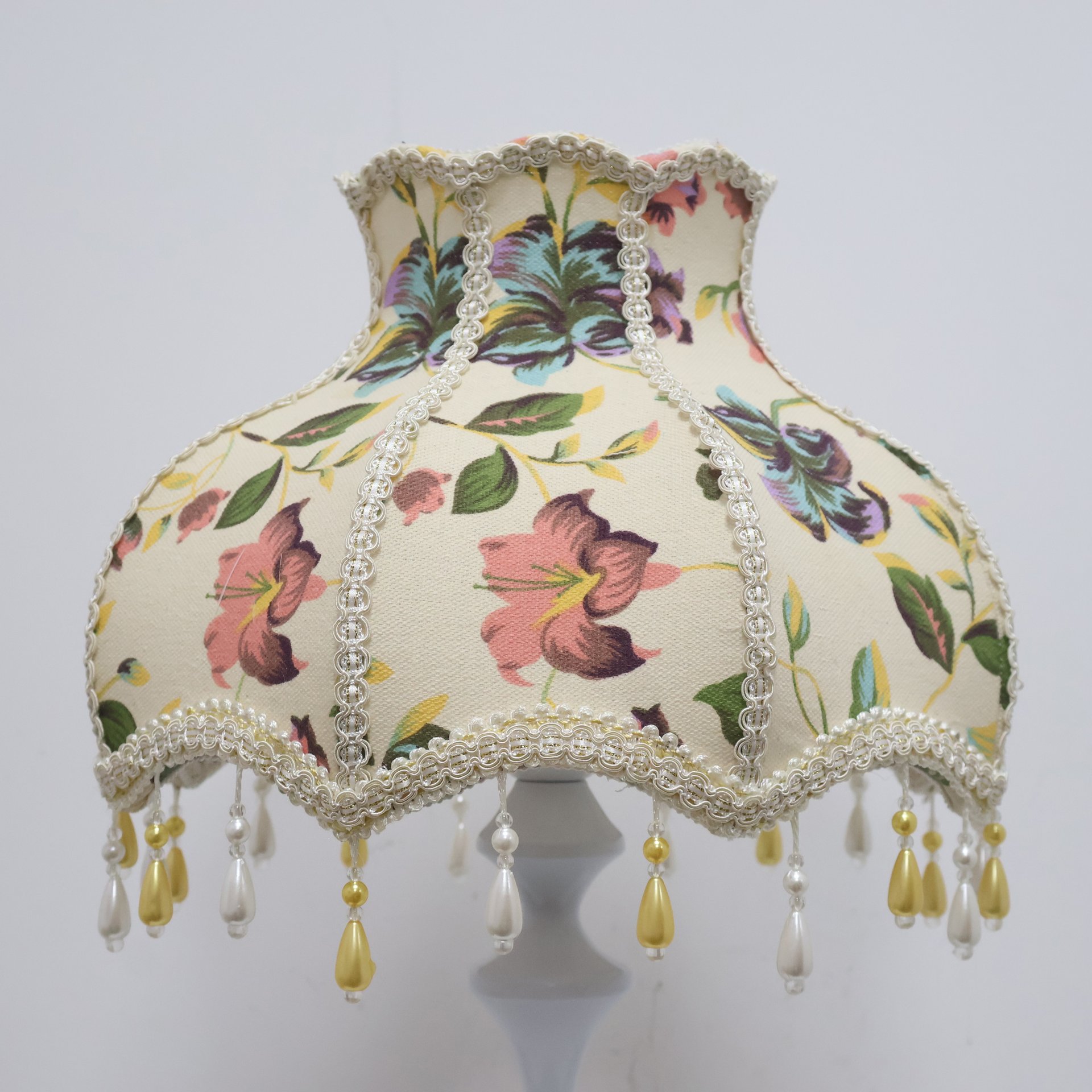 Vintage Floral Fabric Table Lamp with Bead Tassels, French Country Style Bedside Desk Lamp for Bedroom Living Room Home Decor